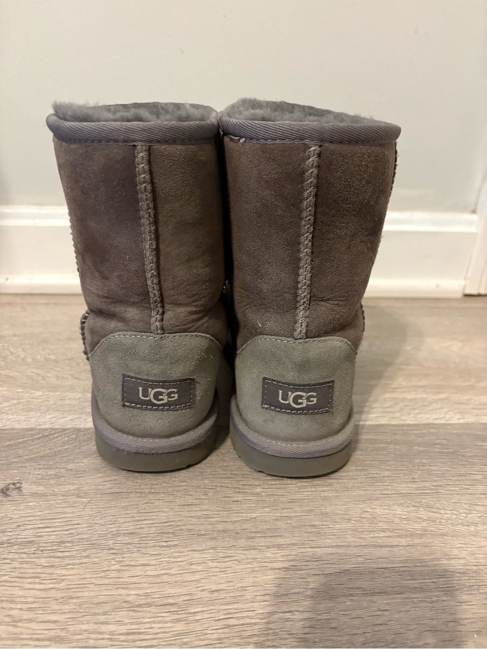 UGG Kids Short Suede Boots in Gray